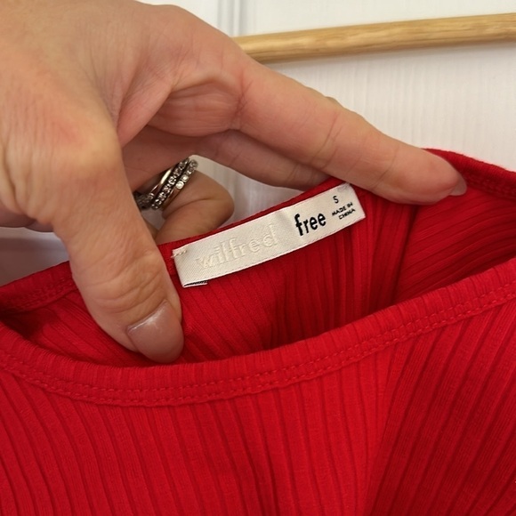 ARITZIA WILFRED Leila Long Sleeved Bodysuit Ribbed Thong Red Lillooet Size Small - Picture 4 of 6